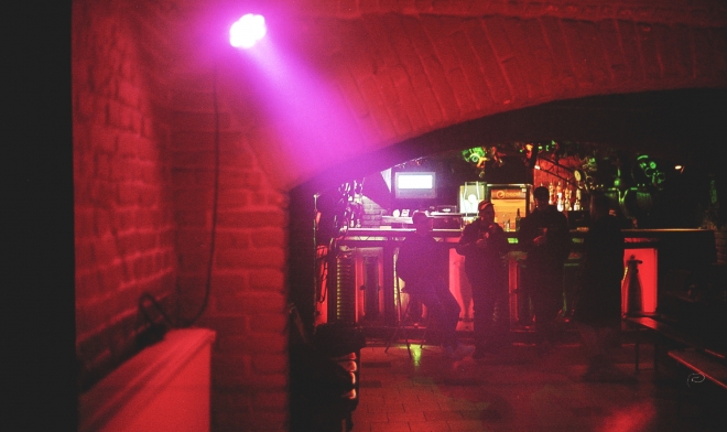 12 safensound, Cross club